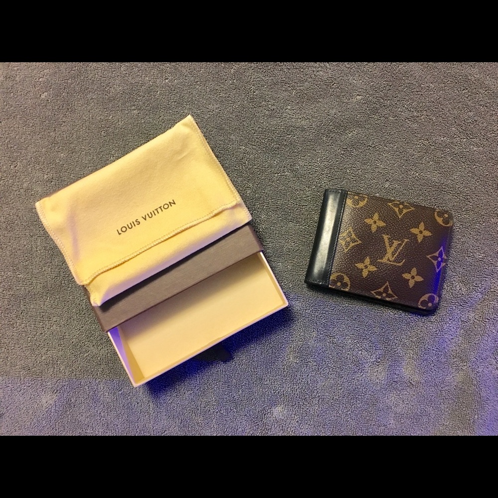 Louis Vuitton “Gaspar” bi-fold wallet.